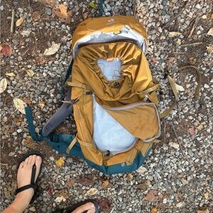 Deuter Trail 30 men’s backpack teal tan